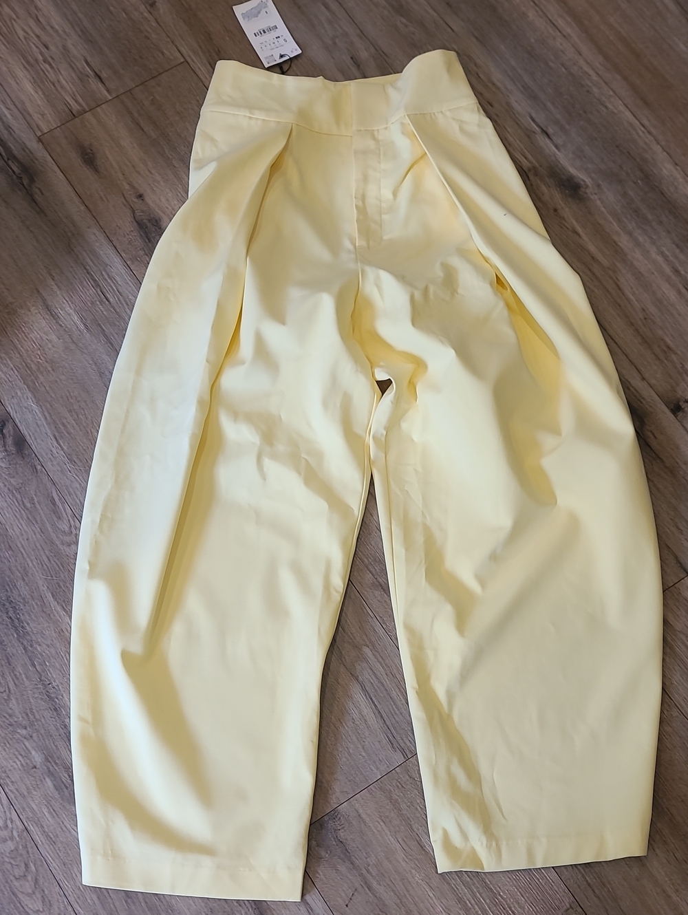 NWT Zara Pastel Butter Yellow Pleated Wide Leg Cropped Pants Size Small - Picture 3 of 8